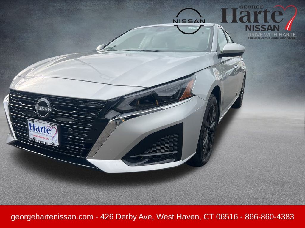 2025 Nissan Altima SV's photo