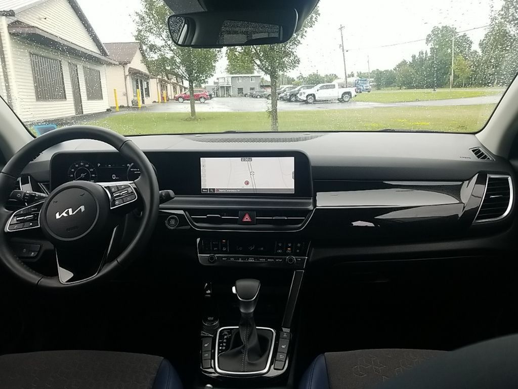 2024 Kia Seltos S photo 21