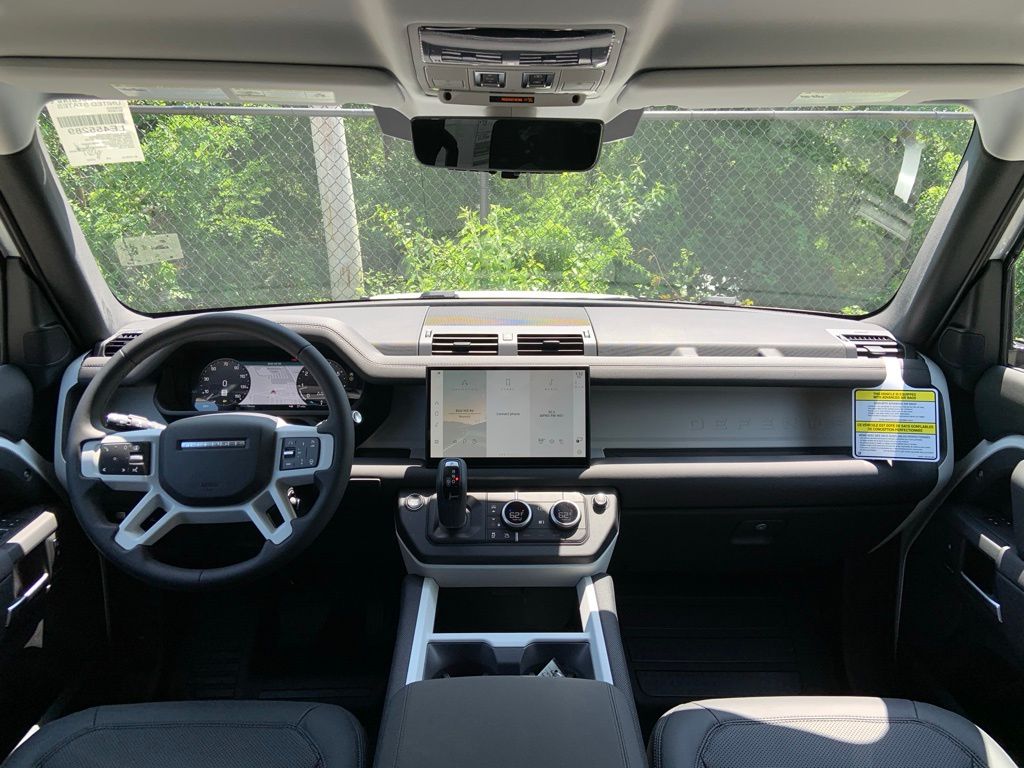2025 Land Rover Defender 110 S photo 15