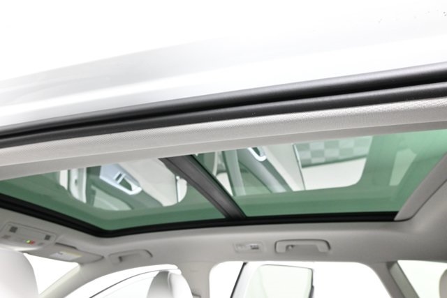 2025 Volkswagen Taos SE photo 5