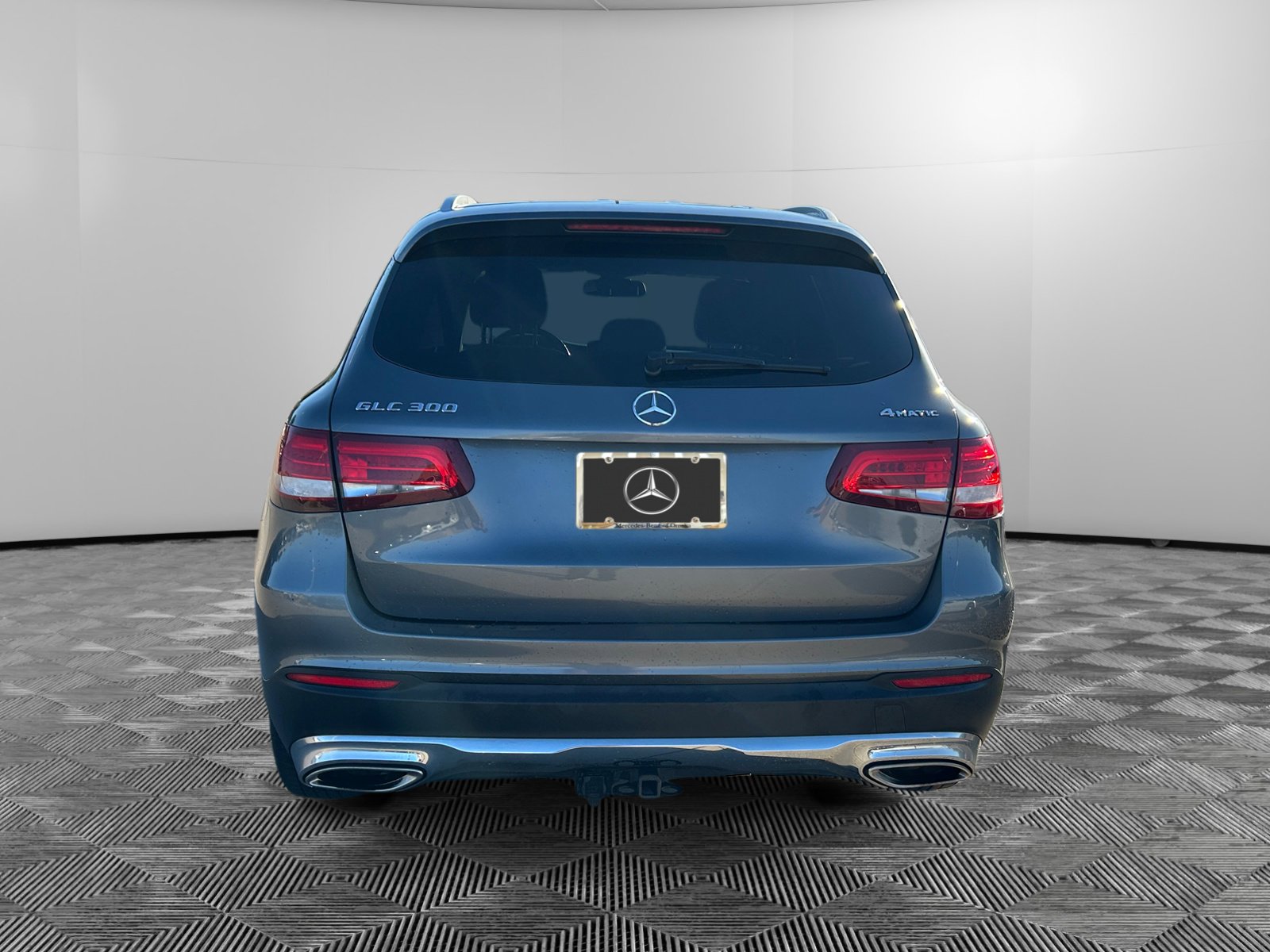 2017 Mercedes Benz GLC 300 4MATIC photo 4