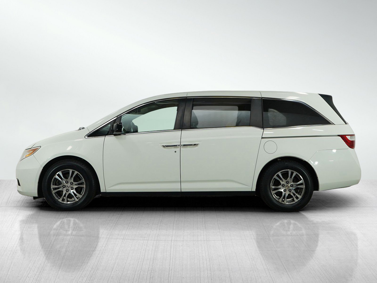 Used 2013 Honda Odyssey EX-L with VIN 5FNRL5H6XDB080533 for sale in Bloomington, Minnesota