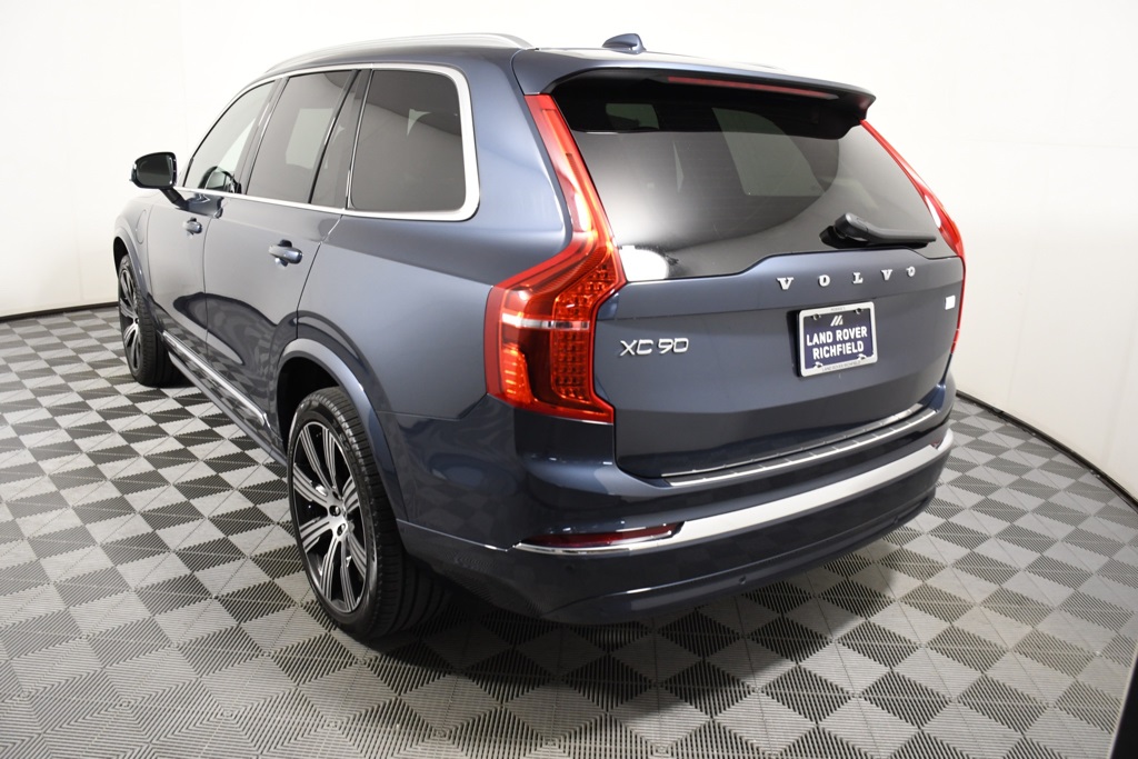 2023 Volvo XC90 Recharge T8 Core photo 3