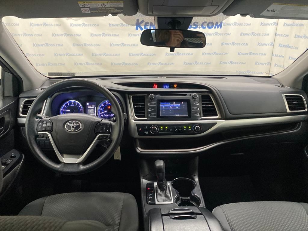 2018 Toyota Highlander LE photo 20