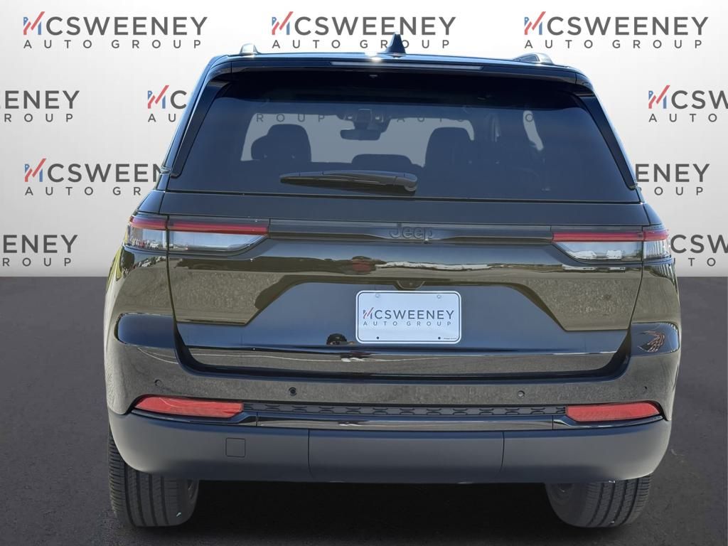 2025 Jeep Grand Cherokee Altitude photo 4
