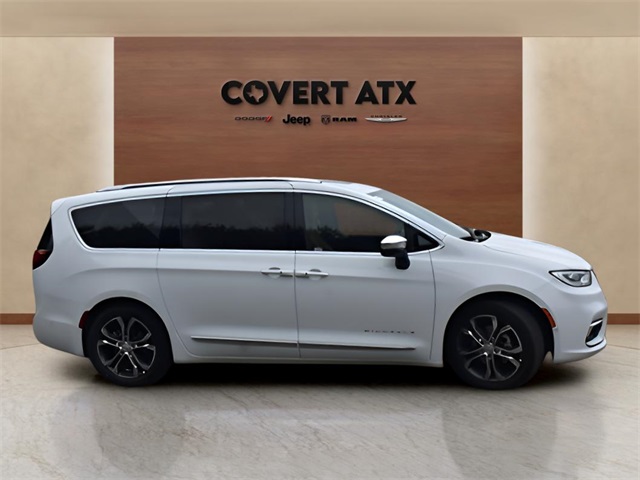 2025 Chrysler Pacifica Pinnacle photo 6