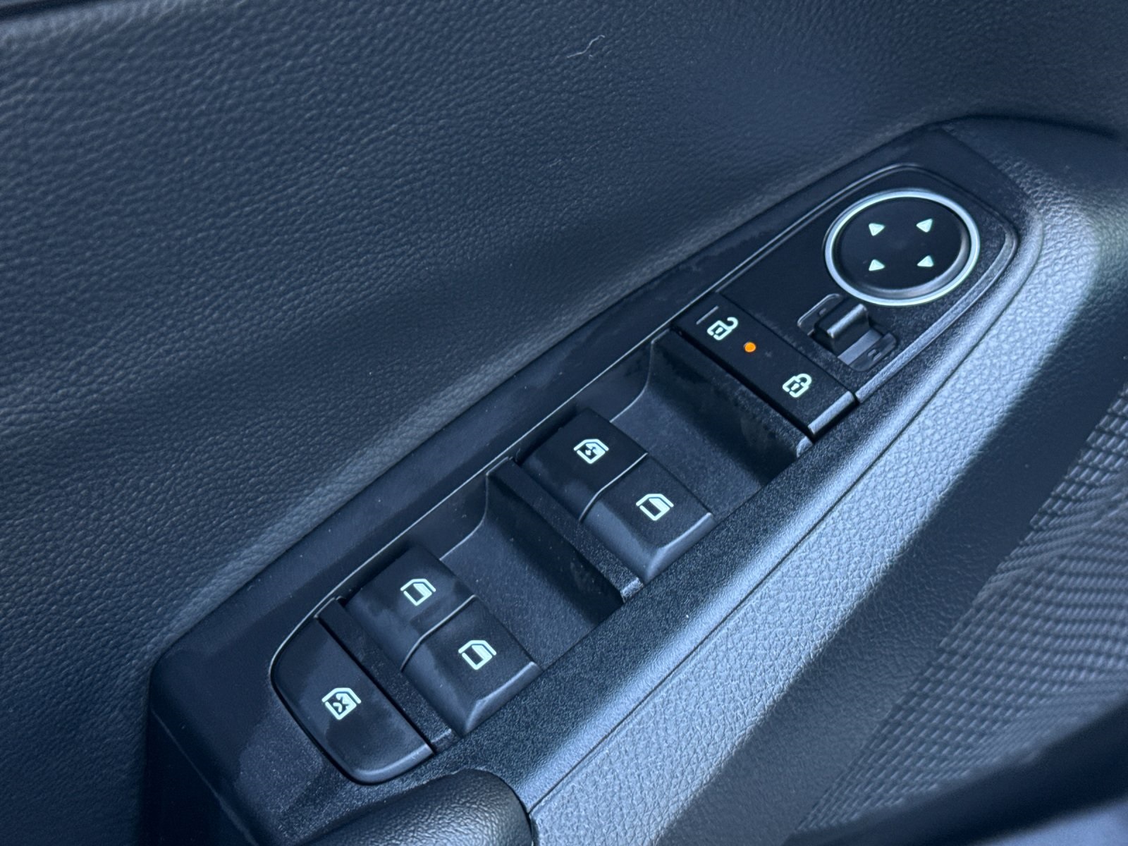2025 Kia Seltos EX photo 6