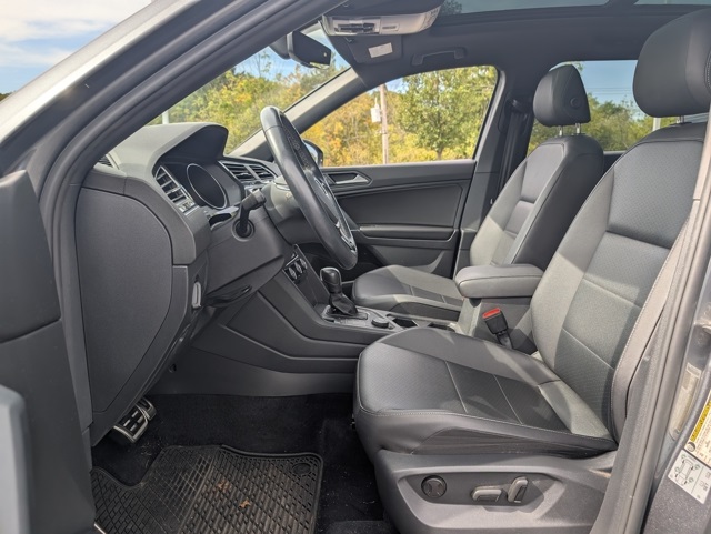 2020 Volkswagen Tiguan SE R-Line Black photo 11