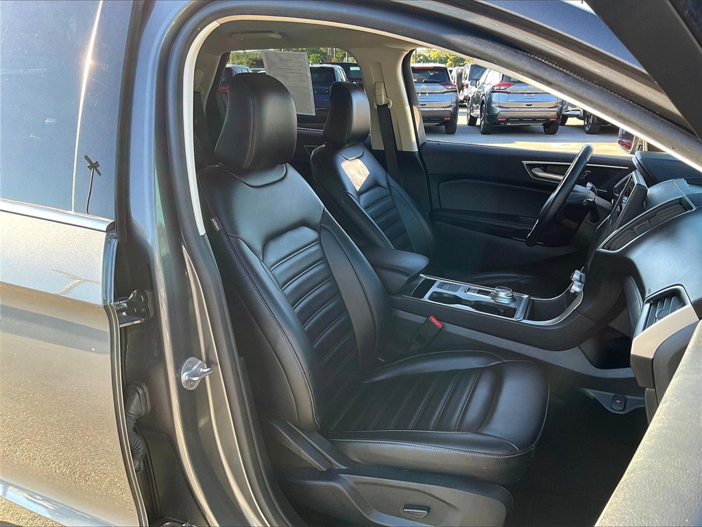 2022 Ford Edge SEL photo 10