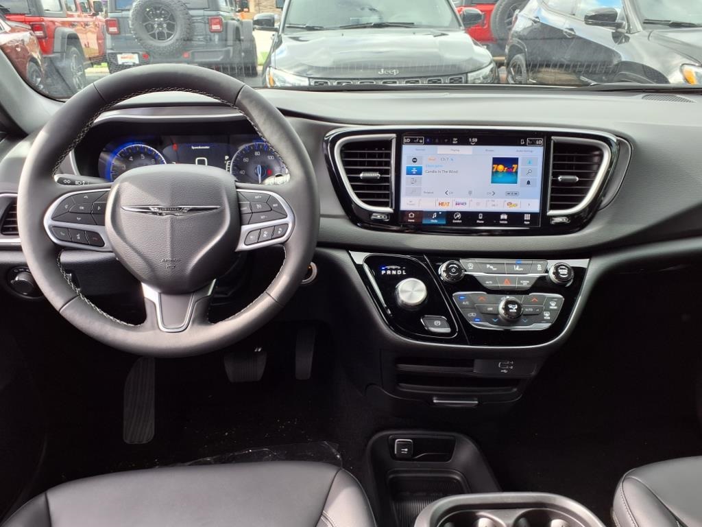 2026 Chrysler Voyager LX photo 12