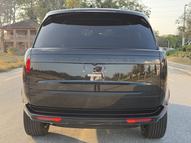 2024 Land Rover Range Rover SE photo 4
