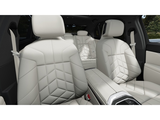 2026 Bmw 750e photo 11