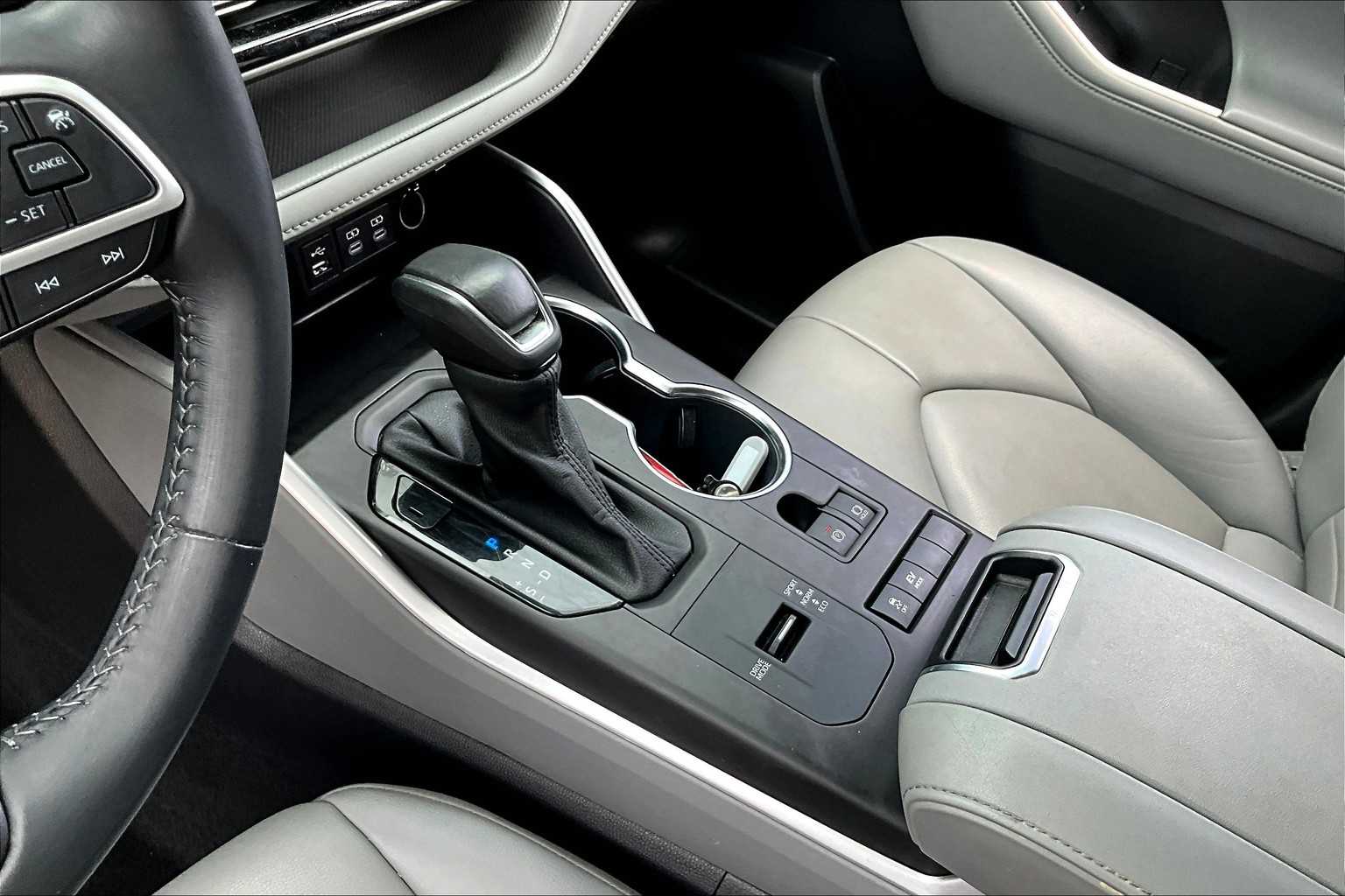 2022 Toyota Highlander Hybrid XLE photo 14
