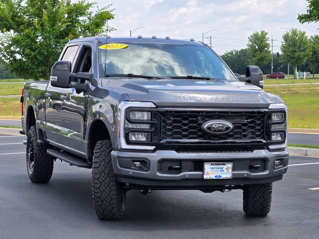 2025 Ford F-250 Lariat photo 3