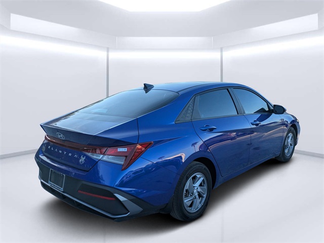 2024 Hyundai Elantra SE photo 3