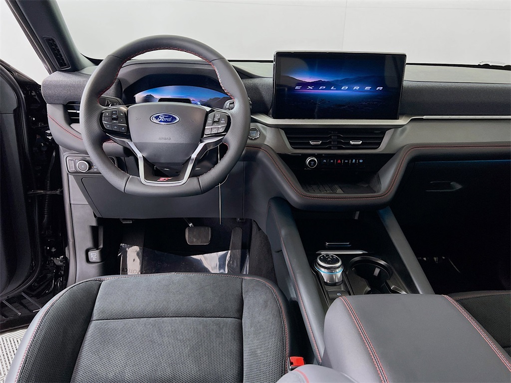 2025 Ford Explorer ST photo 25
