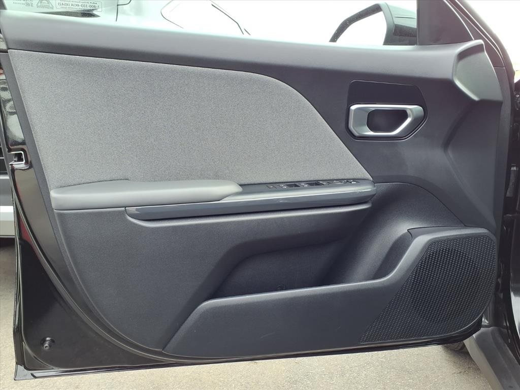 2025 Kia K4 EX photo 21