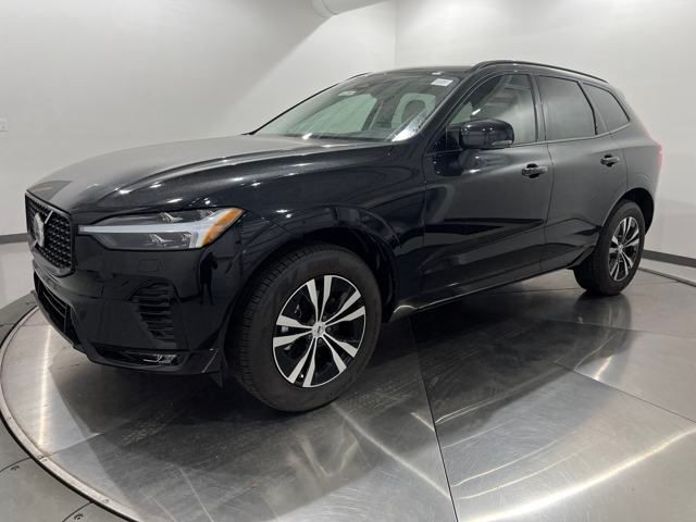 2025 Volvo XC60 Core's photo