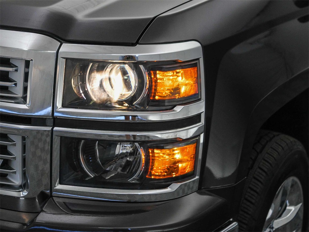 2015 Chevrolet Silverado LTZ photo 2