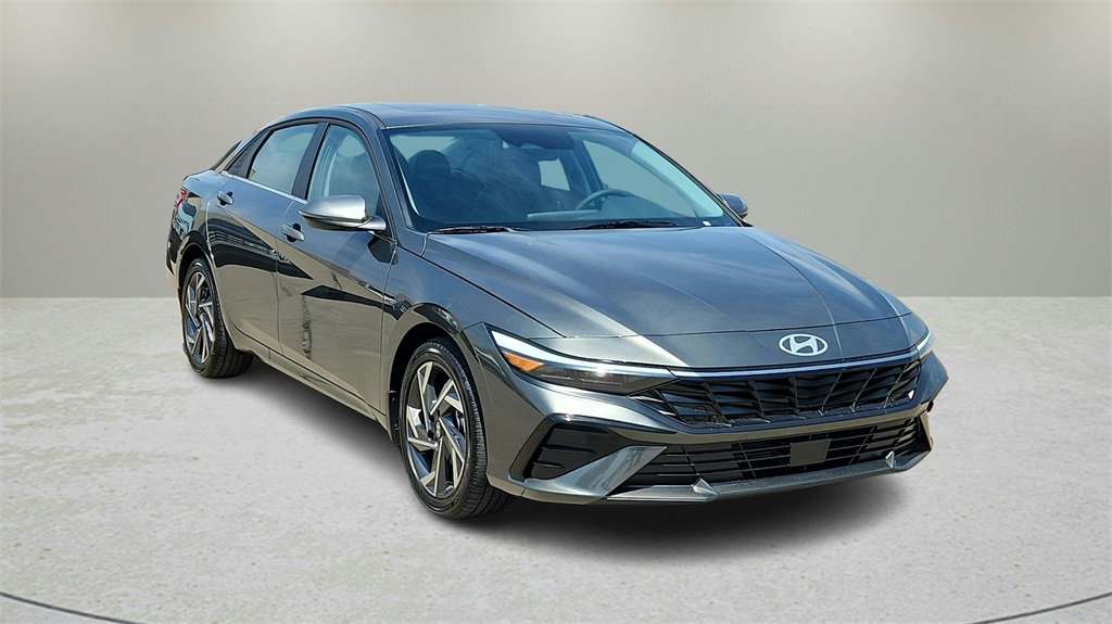 2025 Hyundai Elantra Limited's photo