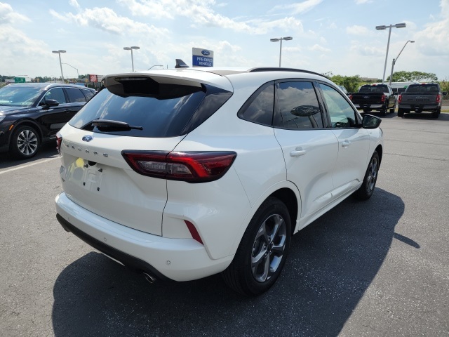 2024 Ford Escape ST-Line photo 4