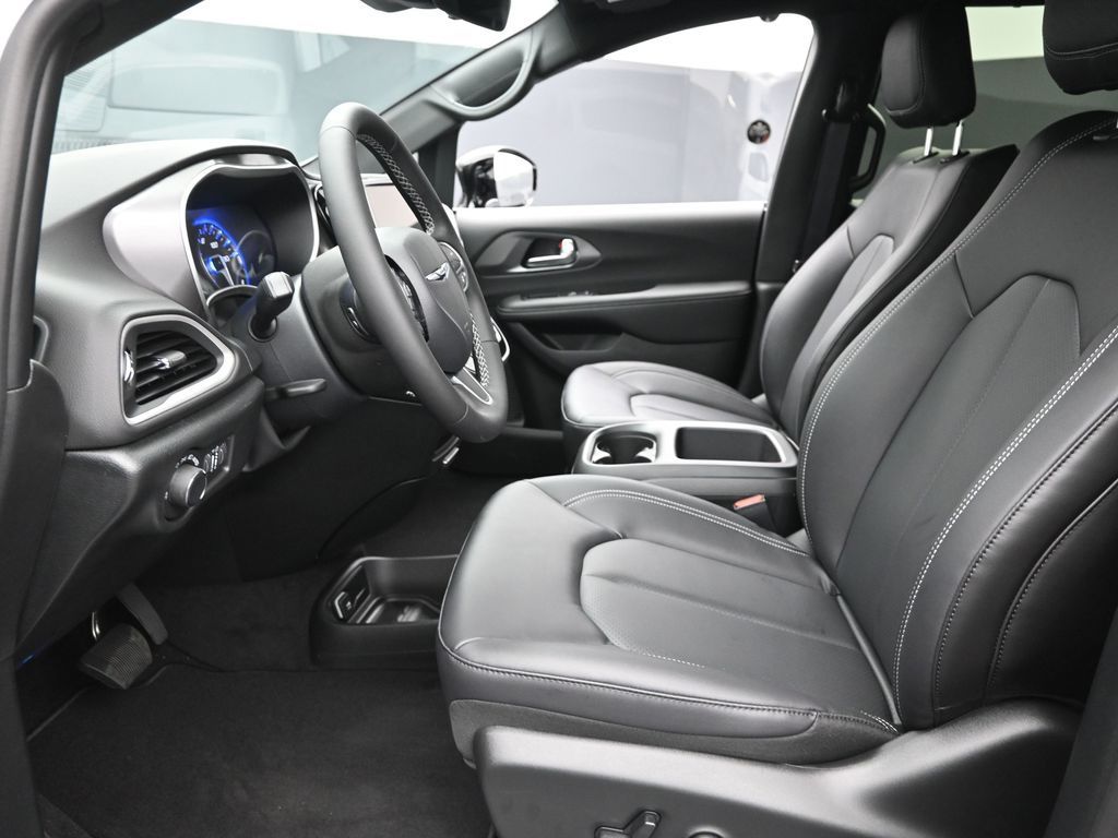2026 Chrysler Voyager LX photo 12