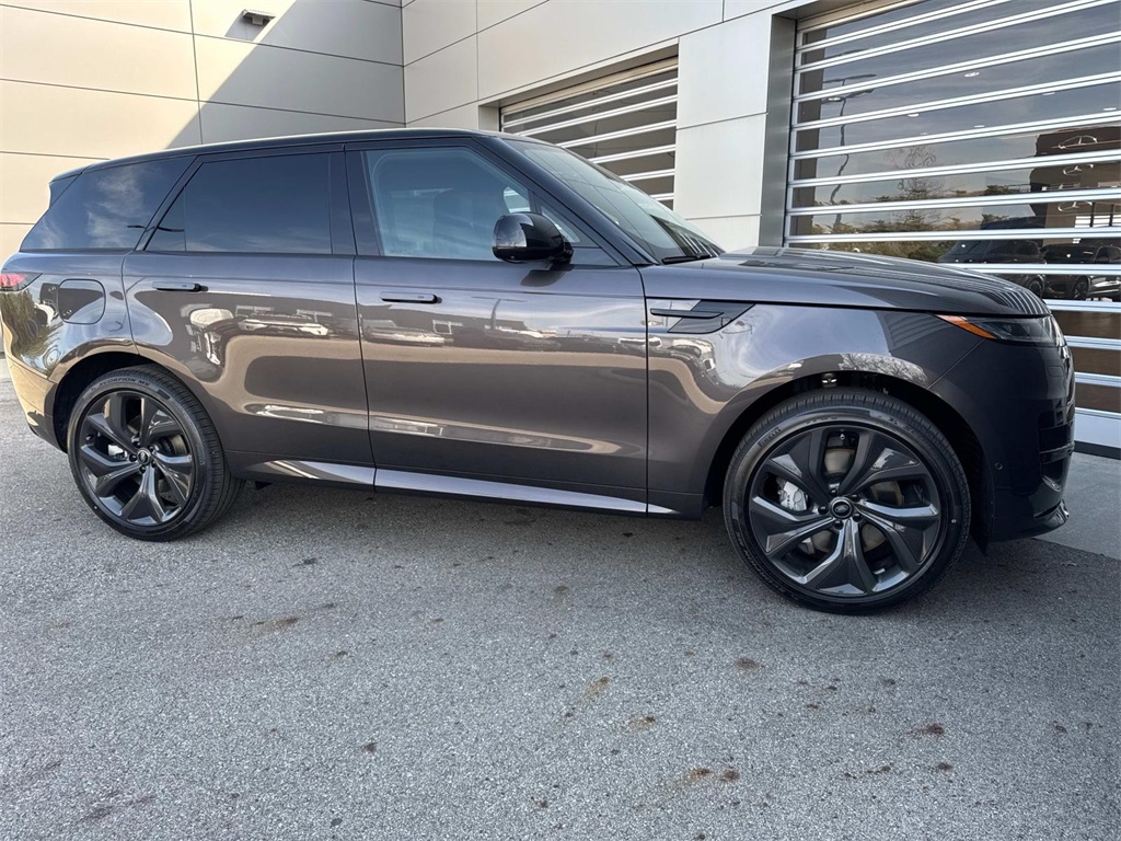 2025 Land Rover Range Rover Sport SE photo 9