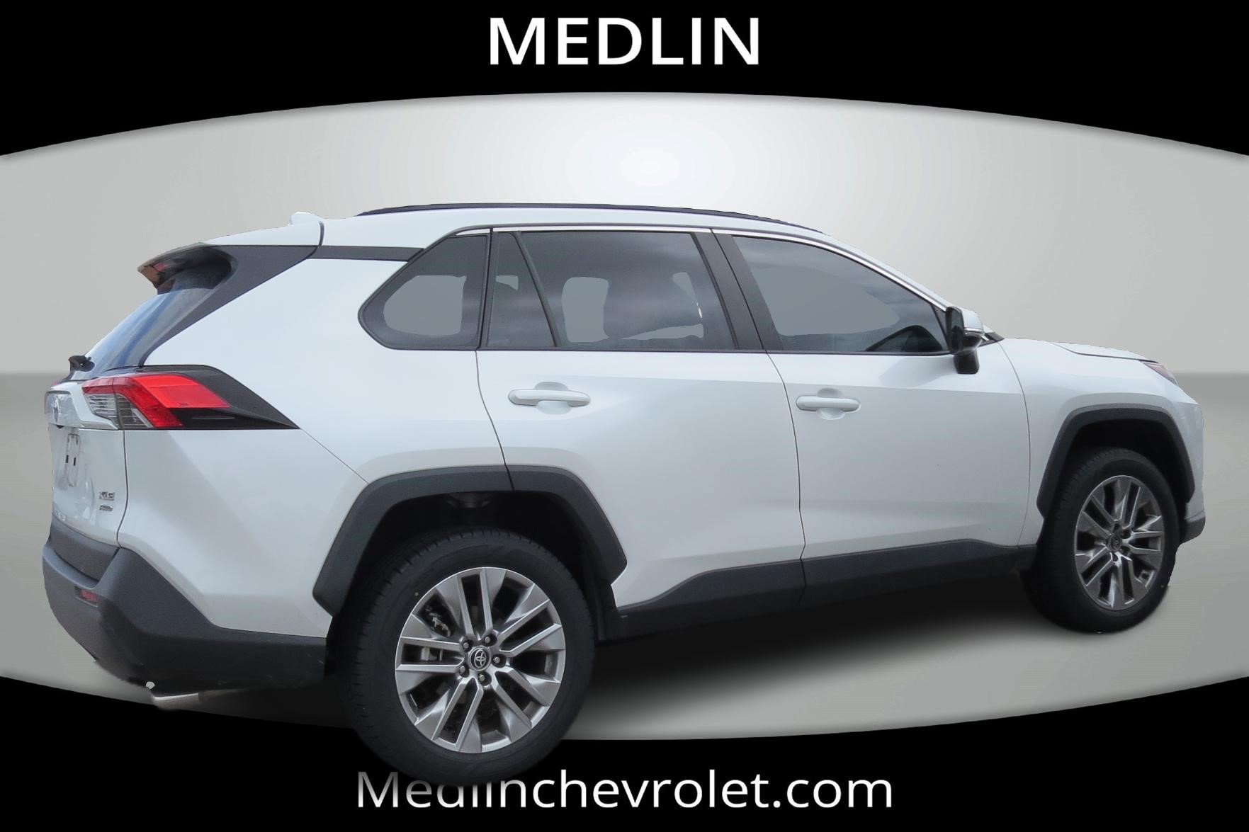 2023 Toyota RAV4 XLE Premium photo 8