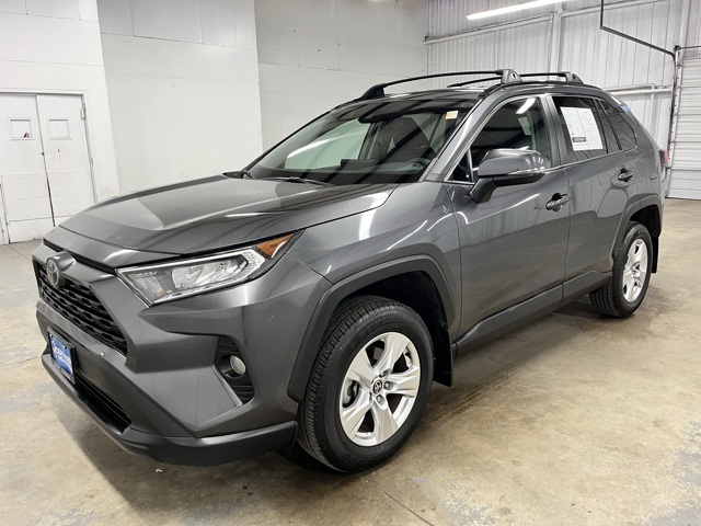 2021 Toyota RAV4 XLE photo 3