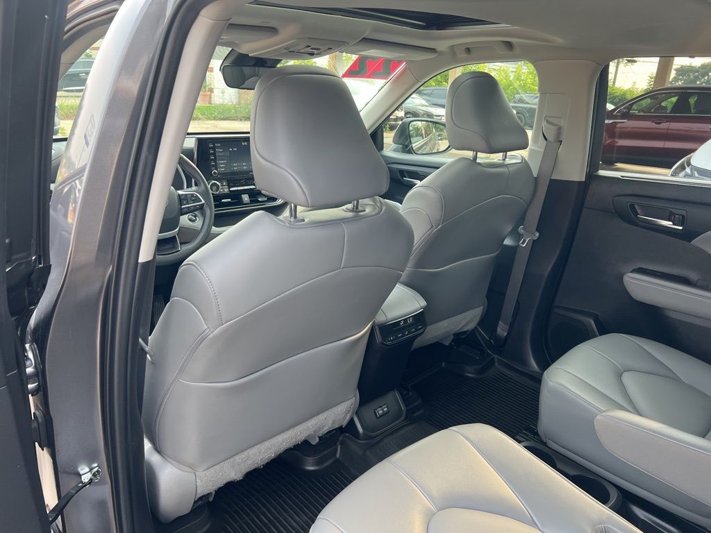 2022 Toyota Highlander XLE photo 10