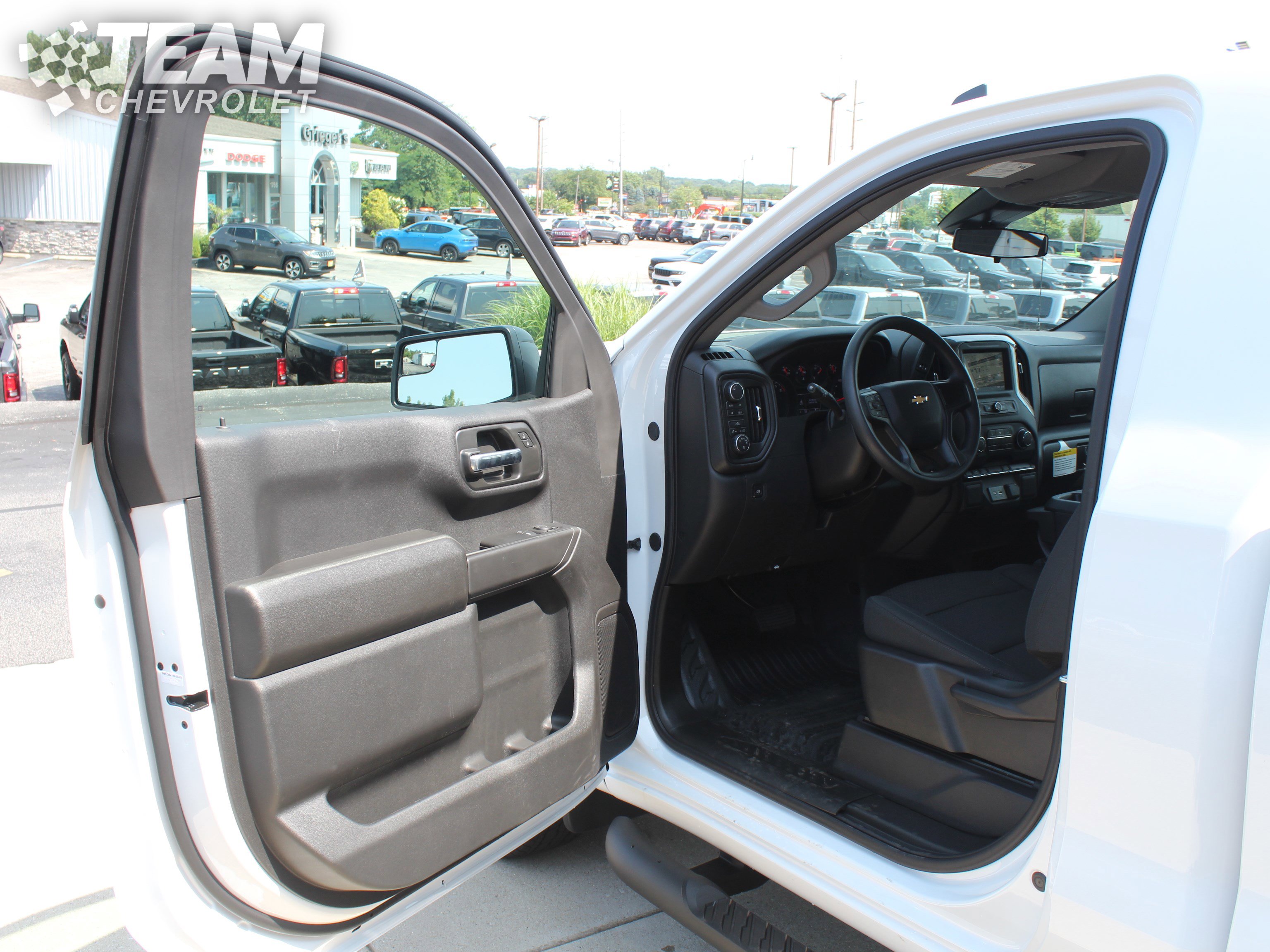 2025 Chevrolet Silverado 1500 photo 8