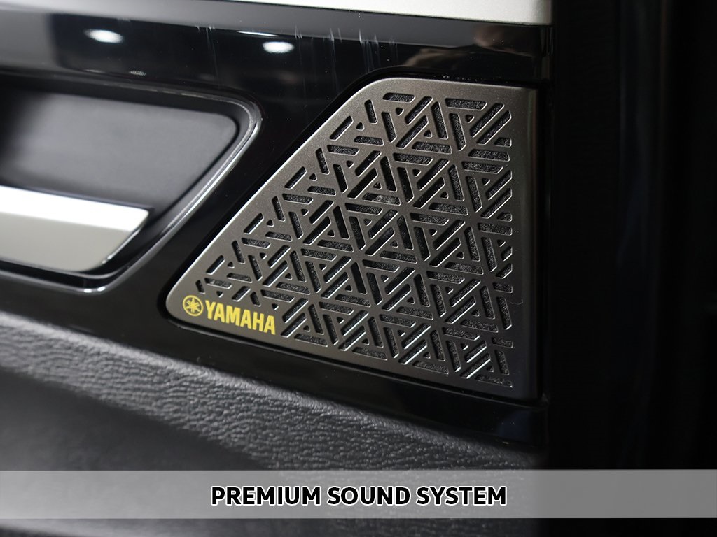 2025 Mitsubishi Outlander SEL photo 4