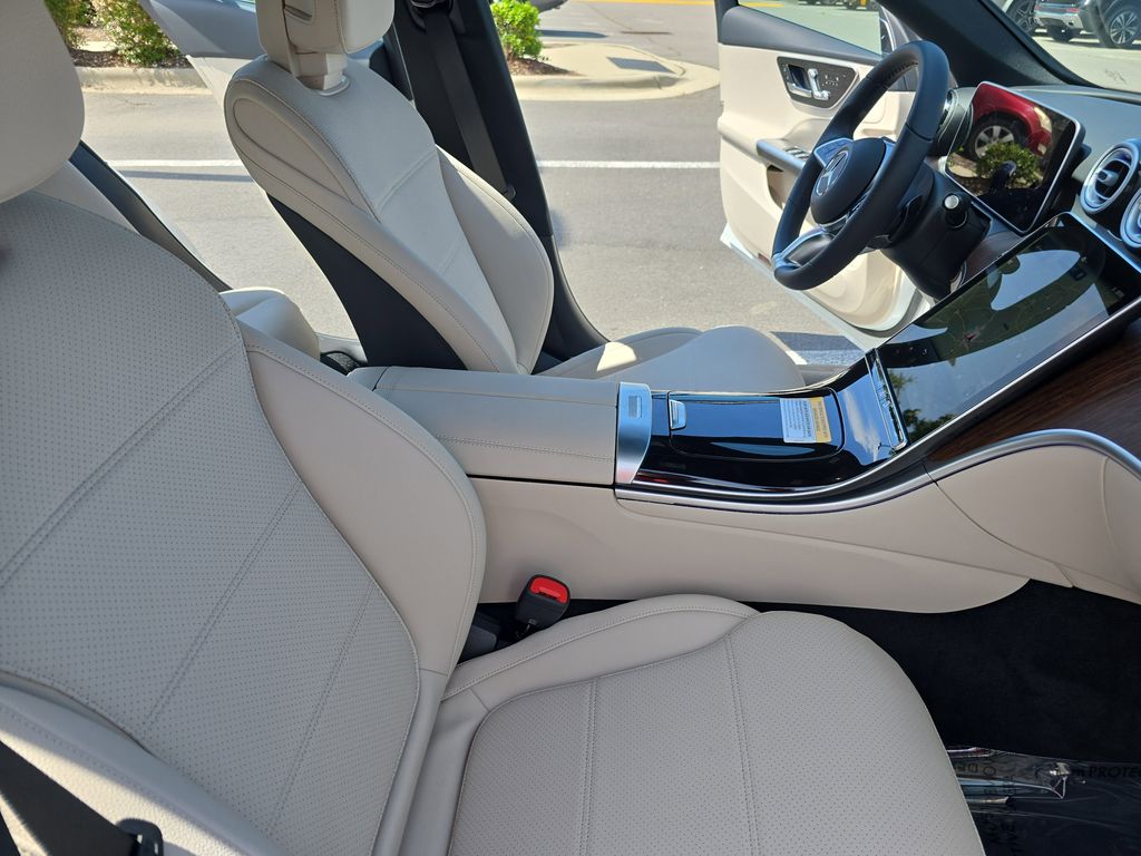 2025 Mercedes Benz C 300 photo 9
