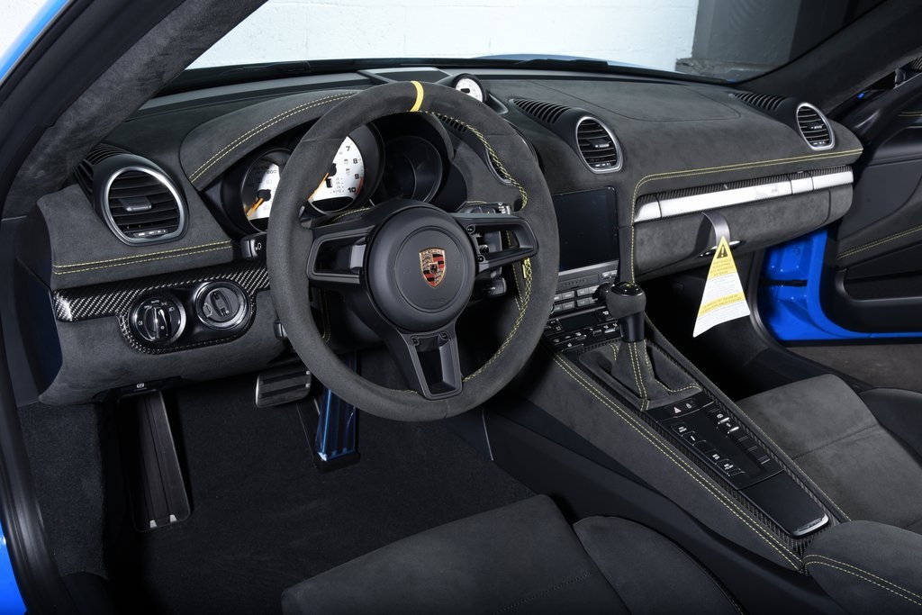 2025 Porsche Cayman GT4 RS photo 4