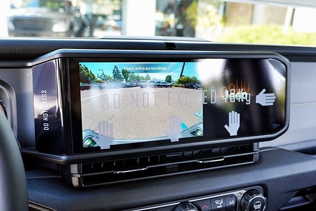 New 2025 Granite Crystal Metallic Clear-Coat Exterior Paint Jeep Sport S image 33