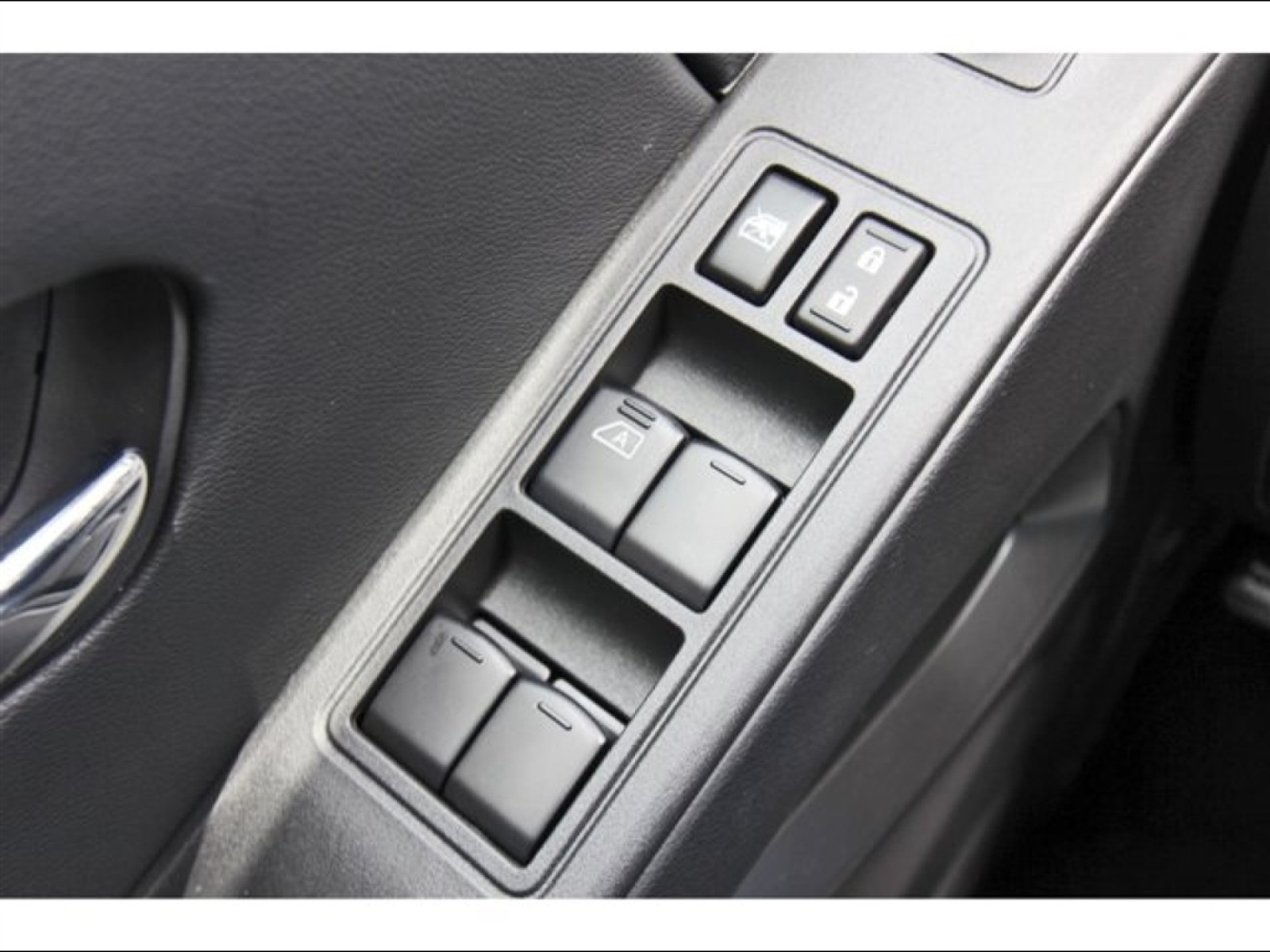 2025 Nissan Frontier Crew Cab SV White at Robbins Nissan