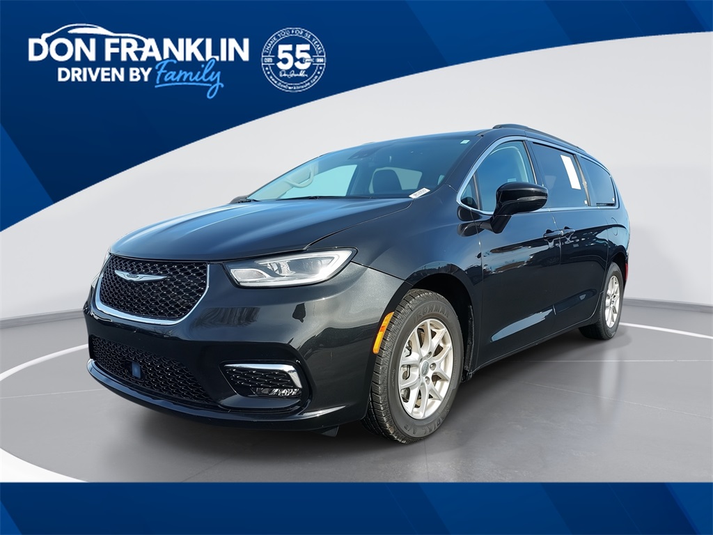 2022 Chrysler Pacifica Touring L's photo