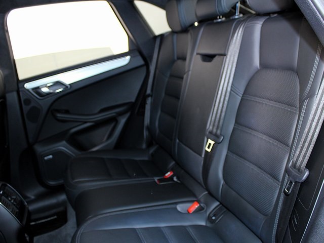 2020 Porsche Macan Turbo photo 23