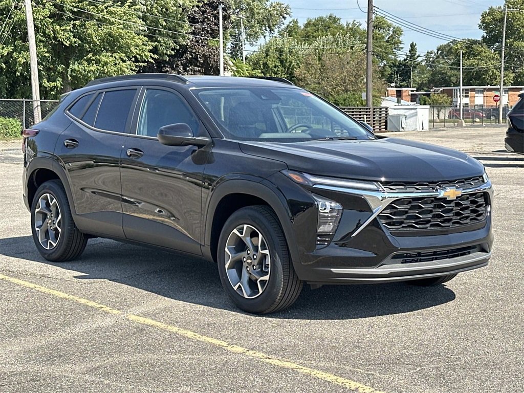 2025 Chevrolet Trax LT photo 7