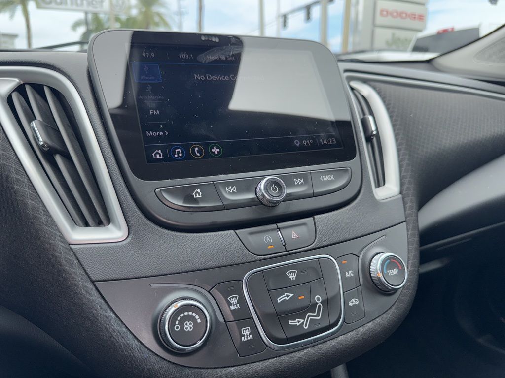 2022 Chevrolet Malibu LS photo 12