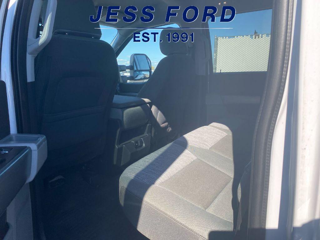 2023 Ford F-350 XLT photo 9