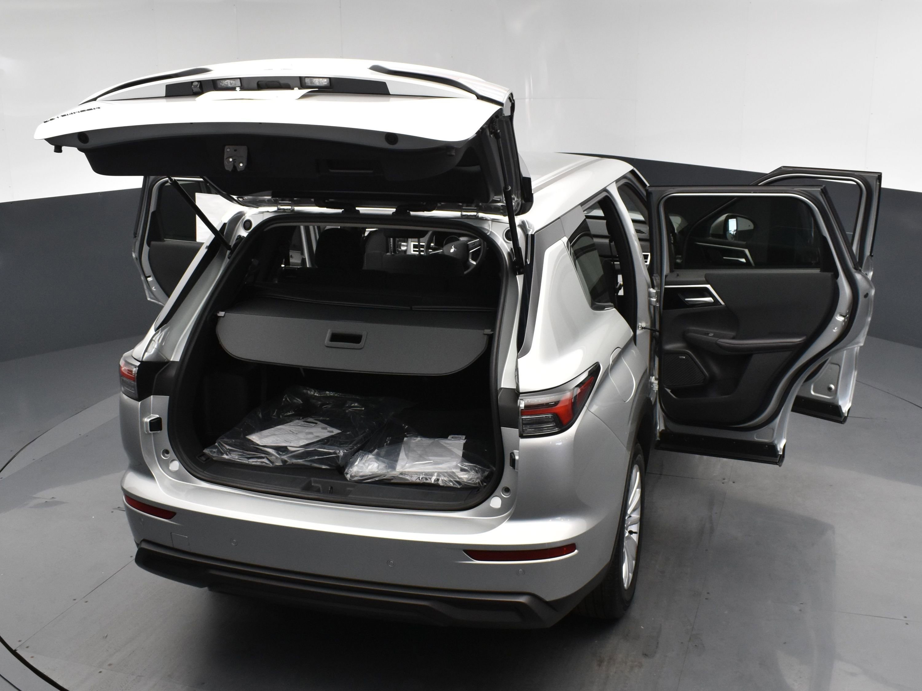 2025 Mitsubishi Outlander ES photo 25