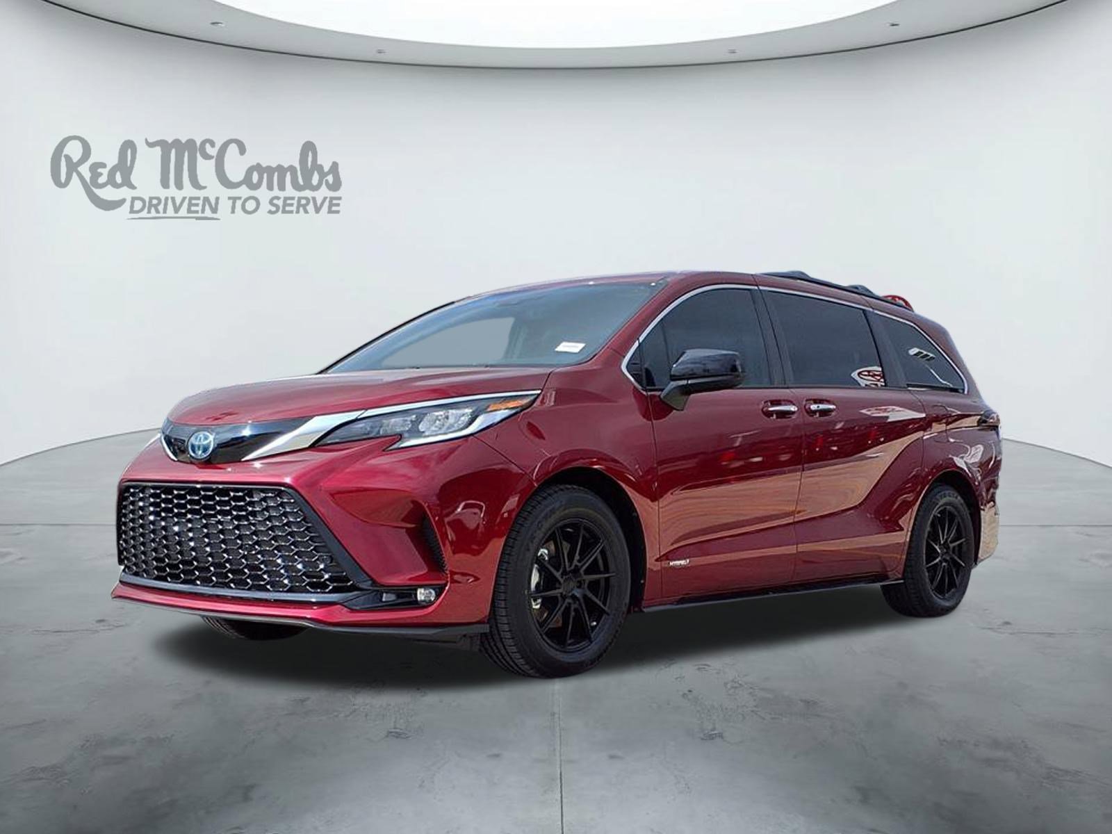 2021 Toyota Sienna XSE's photo