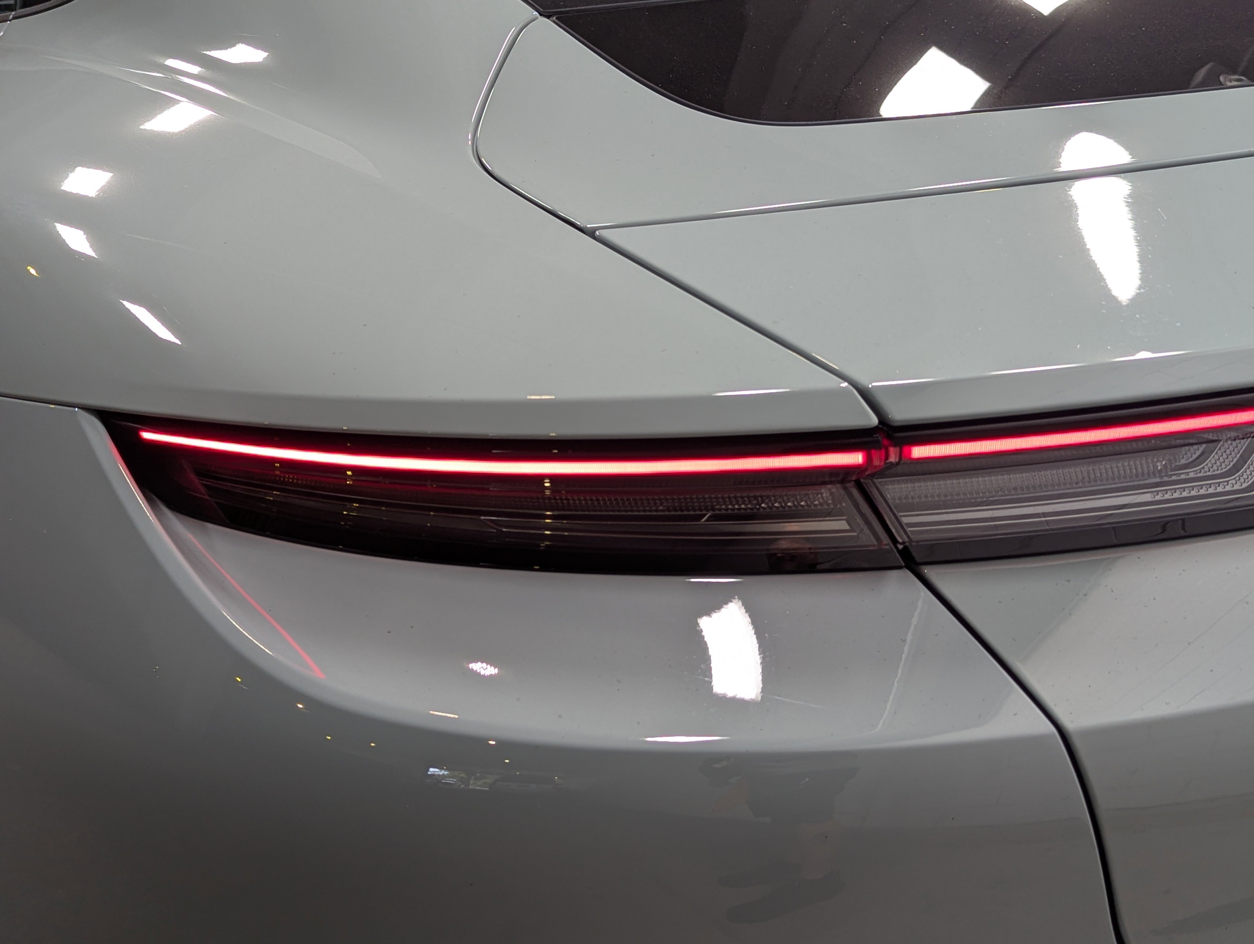 2025 Porsche Taycan photo 4
