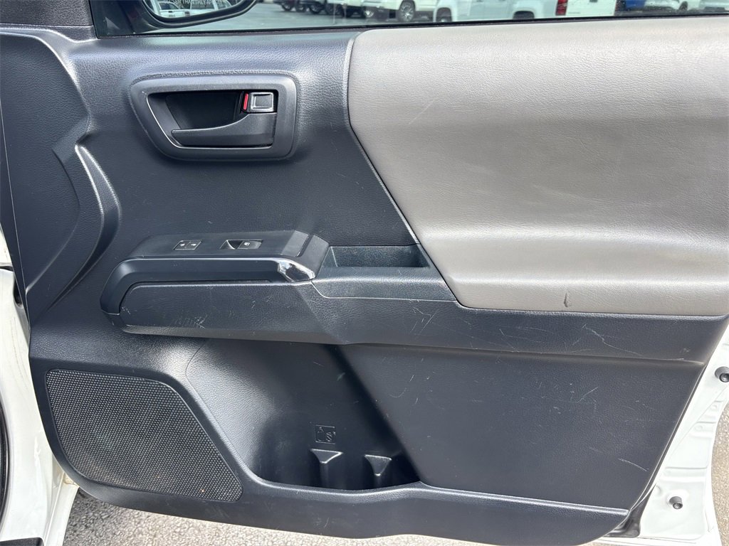 2018 Toyota Tacoma SR photo 18
