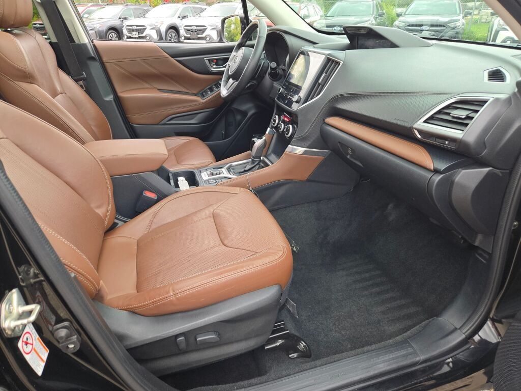 2020 Subaru Forester Touring photo 4