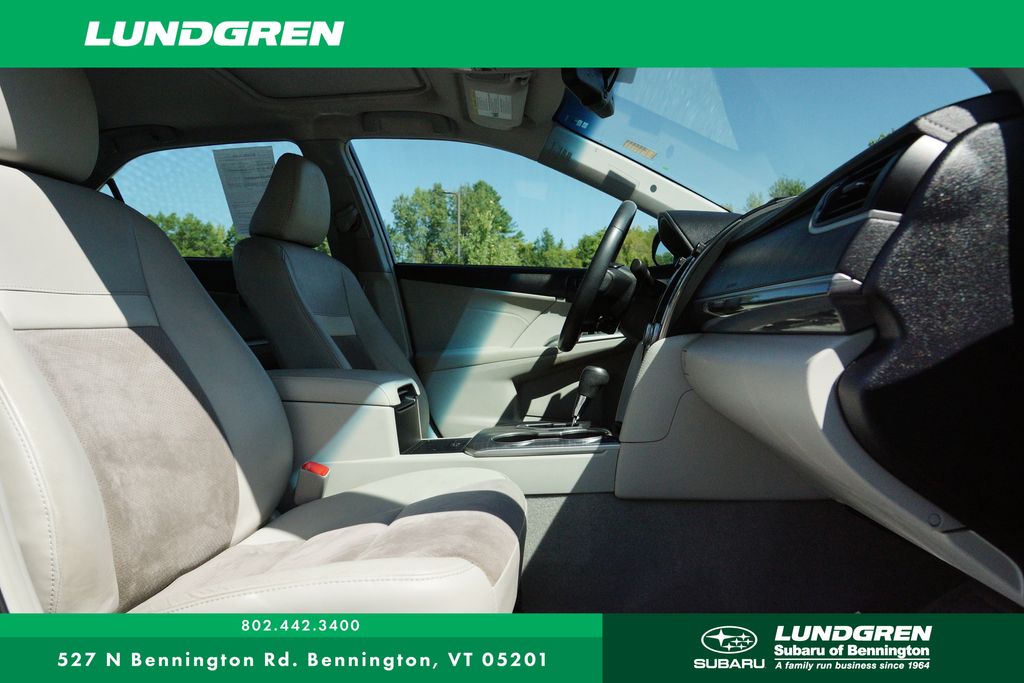 2013 Toyota Camry Hybrid LE photo 19
