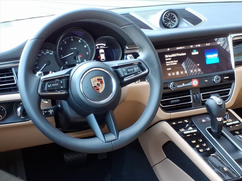 2026 Porsche Macan T photo 4
