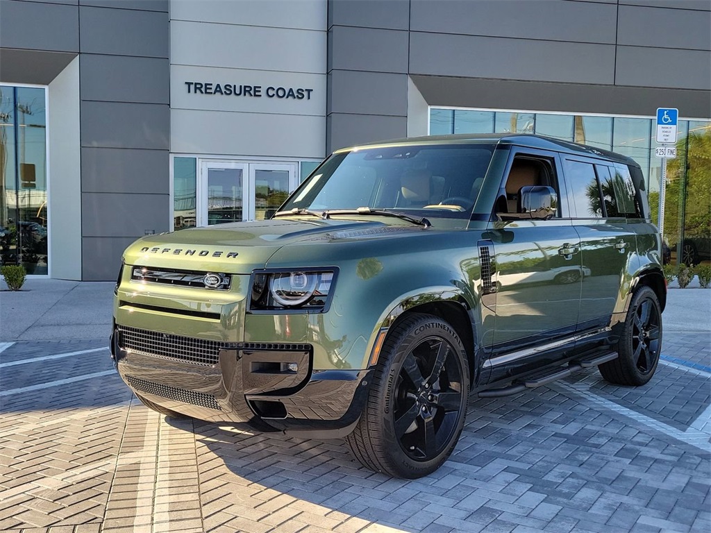 2026 Land Rover Defender X-Dynamic SE's photo