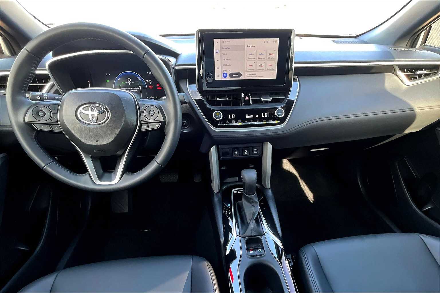 2024 Toyota Corolla Cross Hybrid XSE photo 15